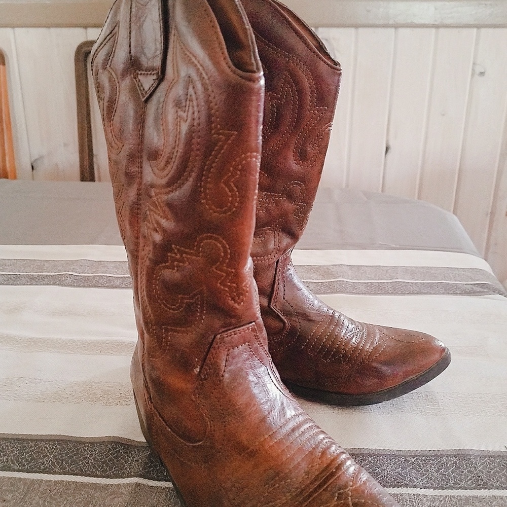 Brown Cherokee Girls Boys cowboy boots size 3